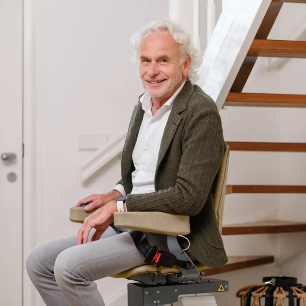 harmar up lift curved stairlift.
