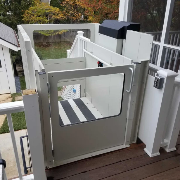 SHC vertical platform lift.